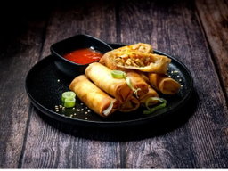 Vegetable Spring Rolls (5pcs)🥢 (Halal) ✨