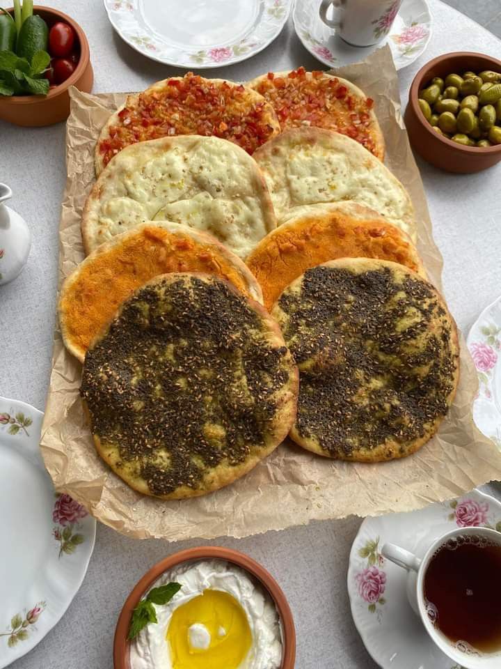 مناقيش جبن وزعتر_0
