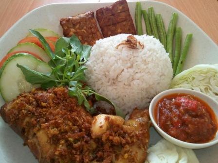 Nasi ayam penyet_0