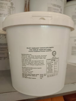 Milky Hazelnut Chocolate Glaze (5kg / tub)