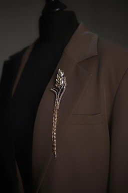 Broche de poitrine exquise pour femmes, Design tendance, lettres de luxe, strass, broches de poitrine, pardessus, pull, accessoire, 2025