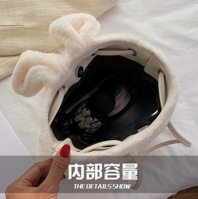 Furry Bunny Tote (Black)_2