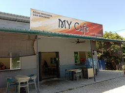 MY CAFE DEPAN KLINIK KESIHATAN PARIT SULONG di buka  jam 7.00 pagi-5.00 ptg