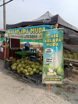 GERAI AIR KELAPA MUDA KG PARIT LAPIS MAIMON di buka dri jam 10 pagi hingga 6 petang