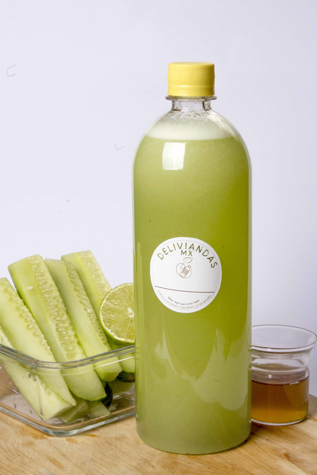 Agua de pepino con limón y un toque de menta