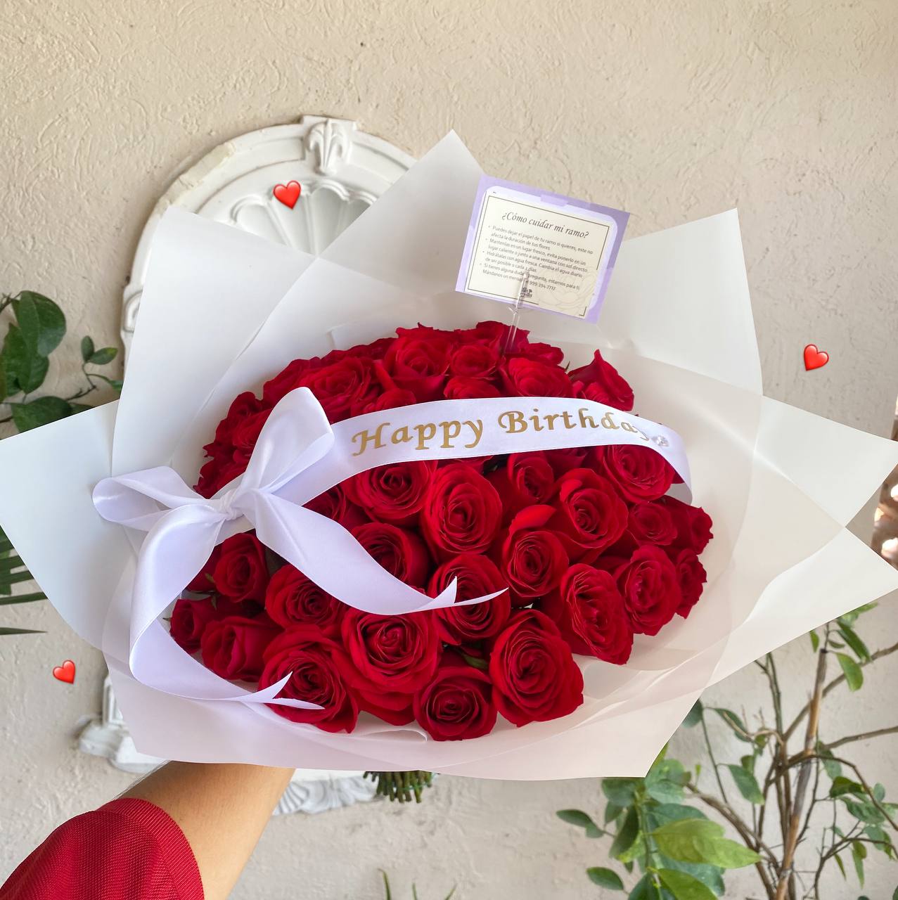 50 rosas con listón