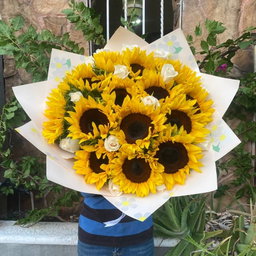 15 girasoles y rosas
