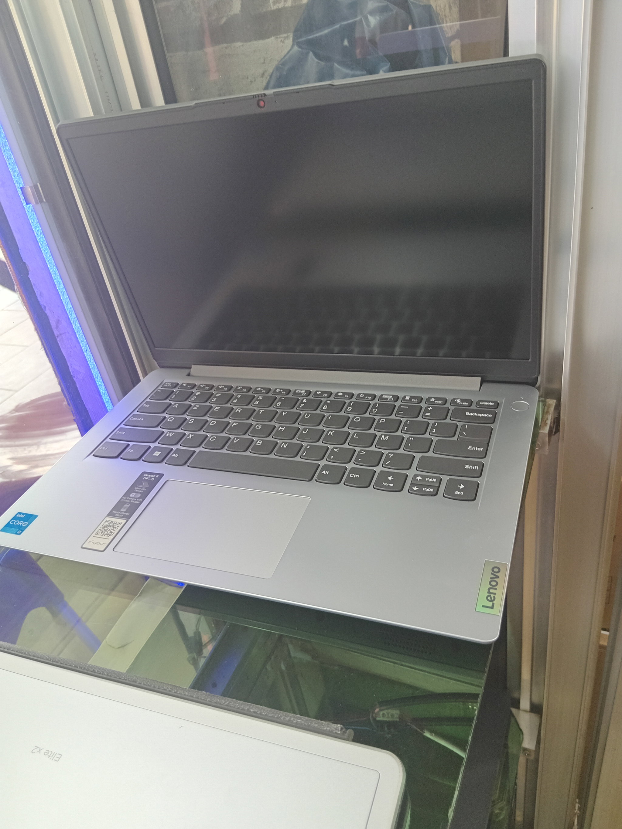 LENOVO CORE i3 AVEC 512GB SSD ET 8GB RAM 14,0’ N_0
