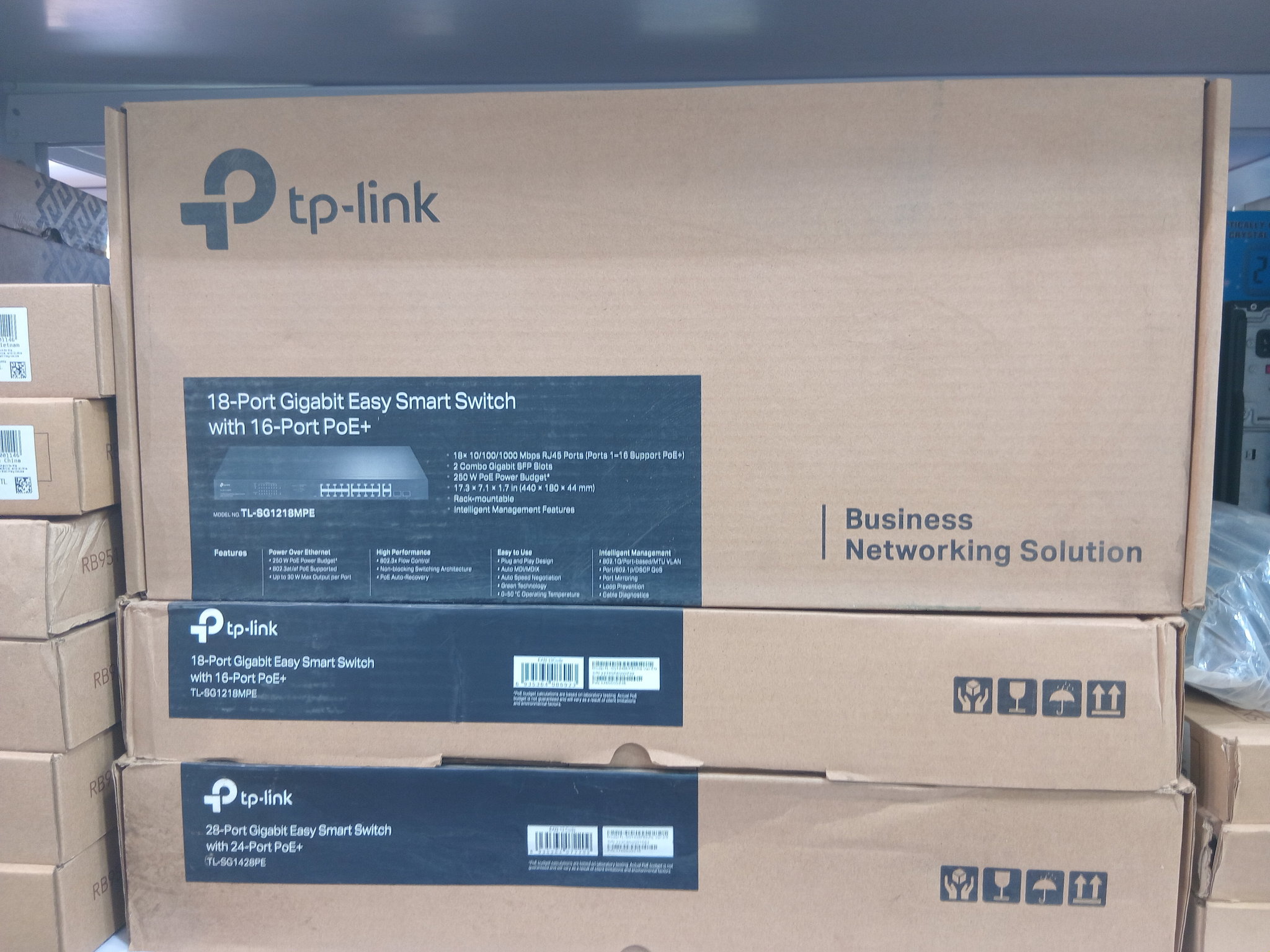 TP-LINK 18 PORTS POE RACK _0