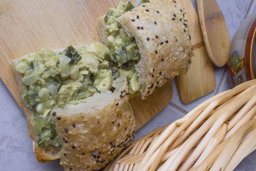 POLLO EN SALSA DE POBLANO CON ELOTE DE MORELOS
