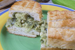 POLLO EN SALSA DE POBLANO CON ELOTE DE MORELOS