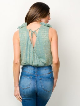 Body con brillo y hombros con volantes (Talla S)