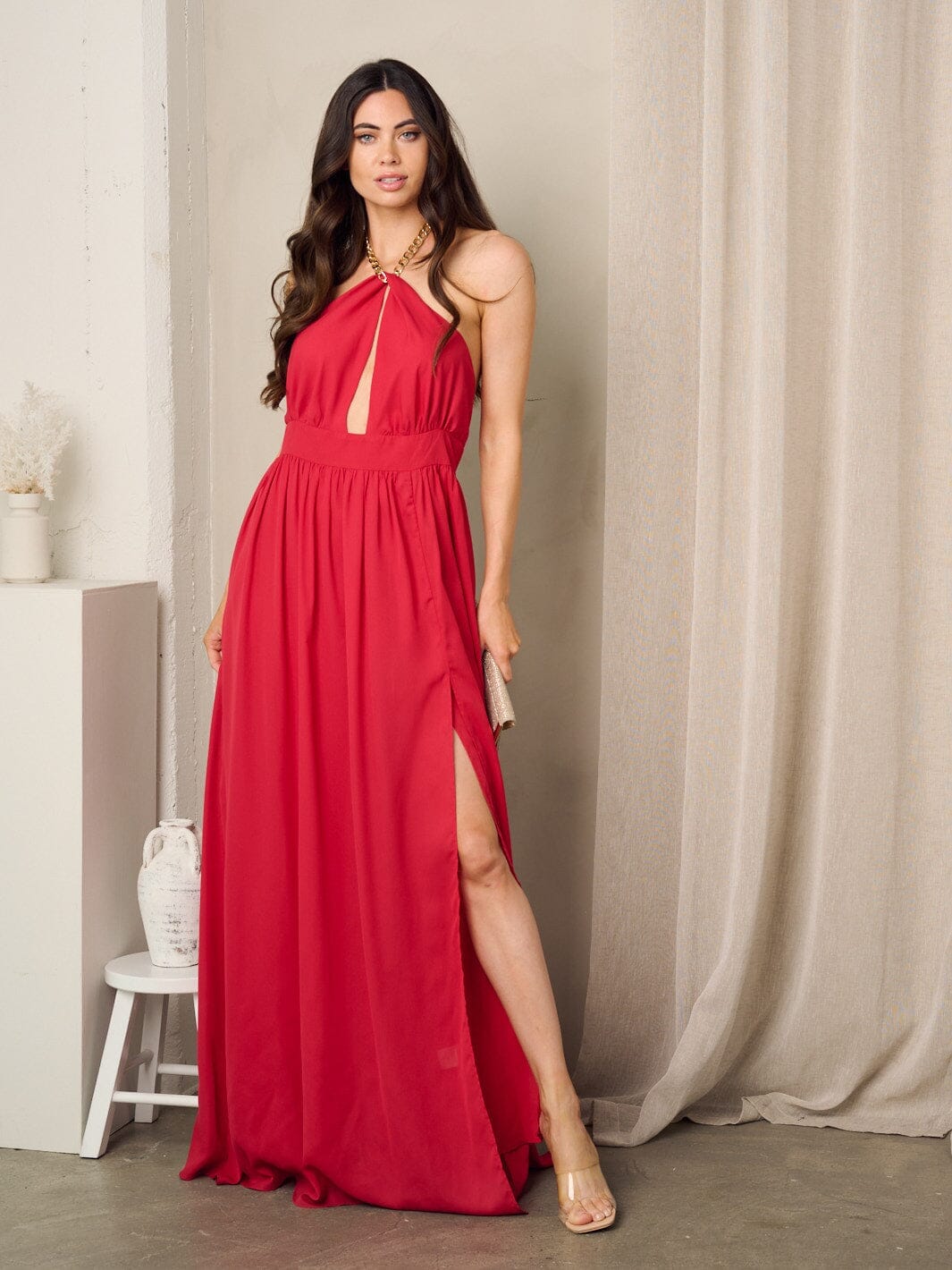 Vestido largo rojo con escote halter y abertura (tallas S - L)
