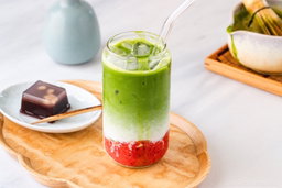 STRAWBERRY MATCHA LATTE 