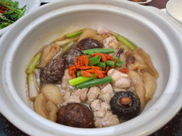 秃参花鼓焖鸡 Braised Sea Cucumber Chicken and Shiitake