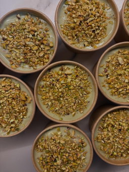 pistachio tiramisu (tray)