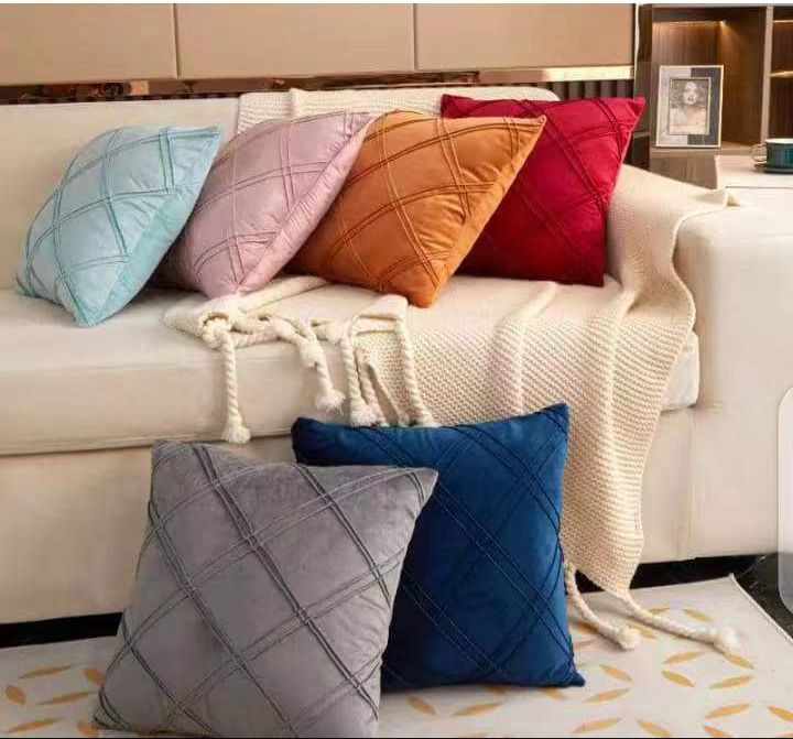Coussin décoratif en velours – Motif quadrillé (plusieurs couleurs)