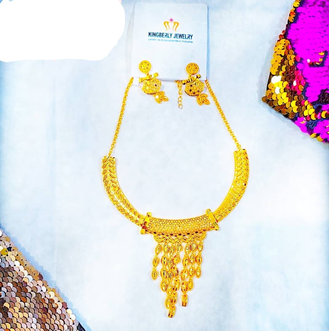 Parure Collier et Boucles d’Oreilles Plaqué Or – ARTICLE N°:VDR_0001_0