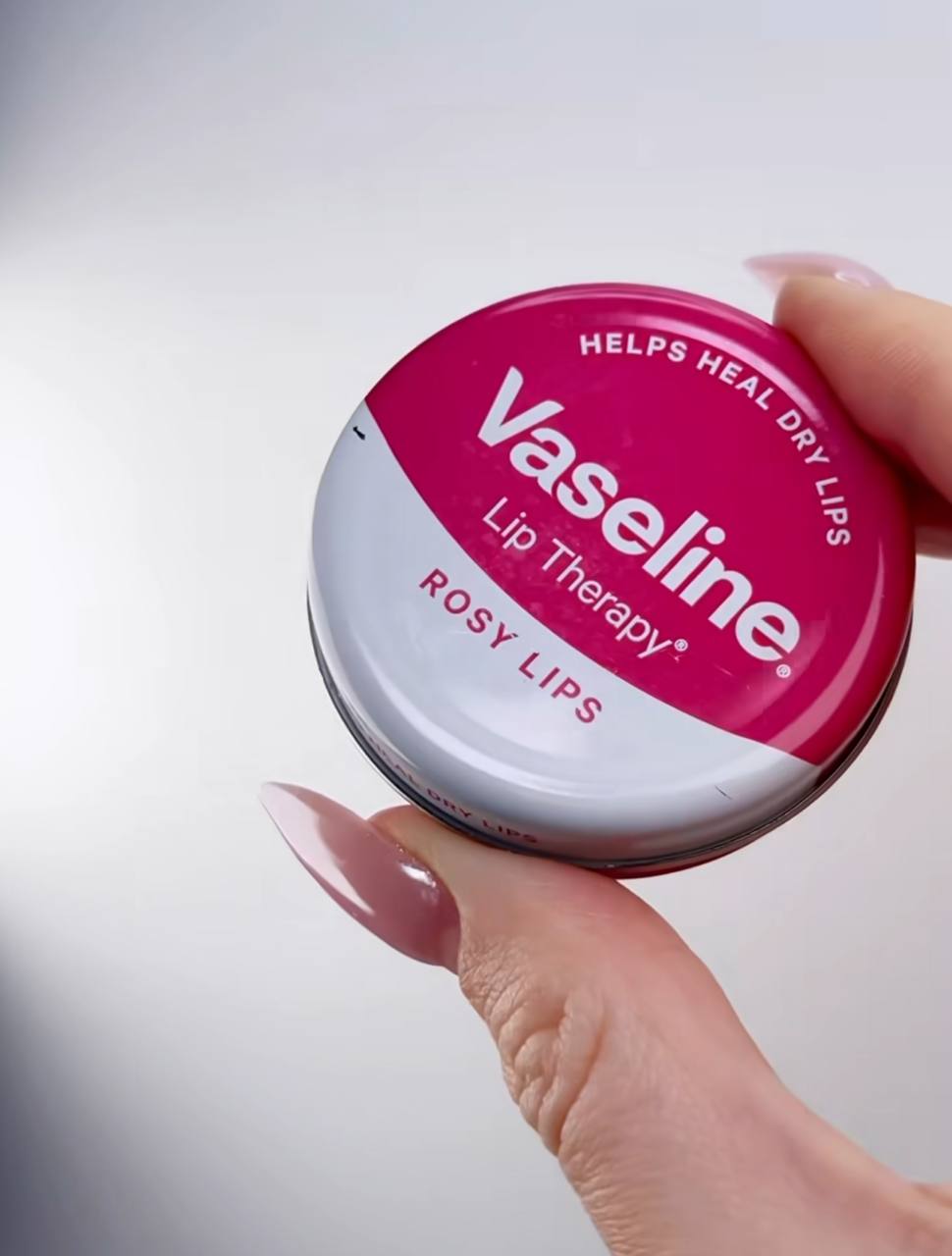 Vaseline lip therapy metal Rosy Lips - فازلين مرطب شفاه معدني روزي