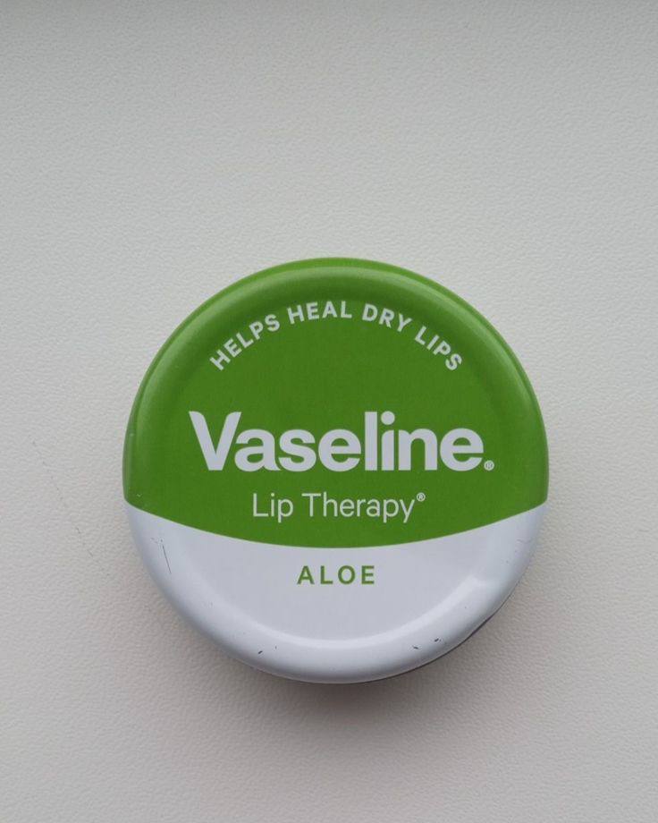 Vaseline lip therapy metal Aloe vera - فازلين مرطب شفاه معدني بالالوفيرا_0