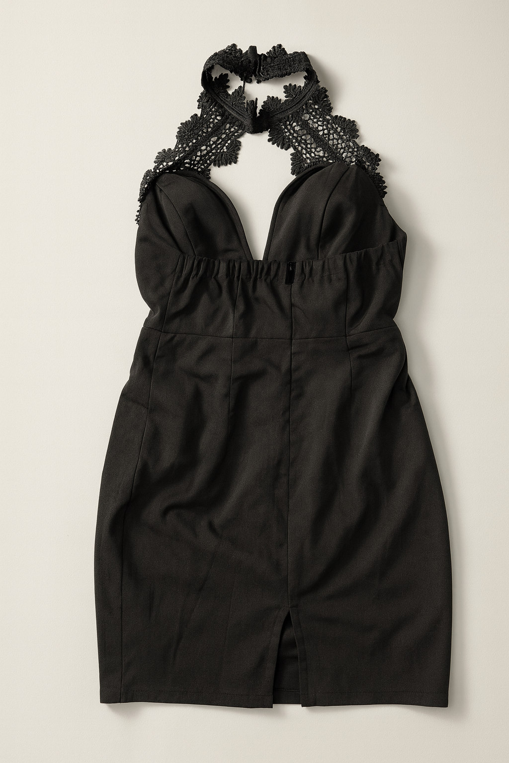 Vestido negro halter con encaje elegante - Size M_0