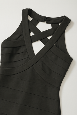 Vestido negro ajustado con cuello halter cruzado - Size S
