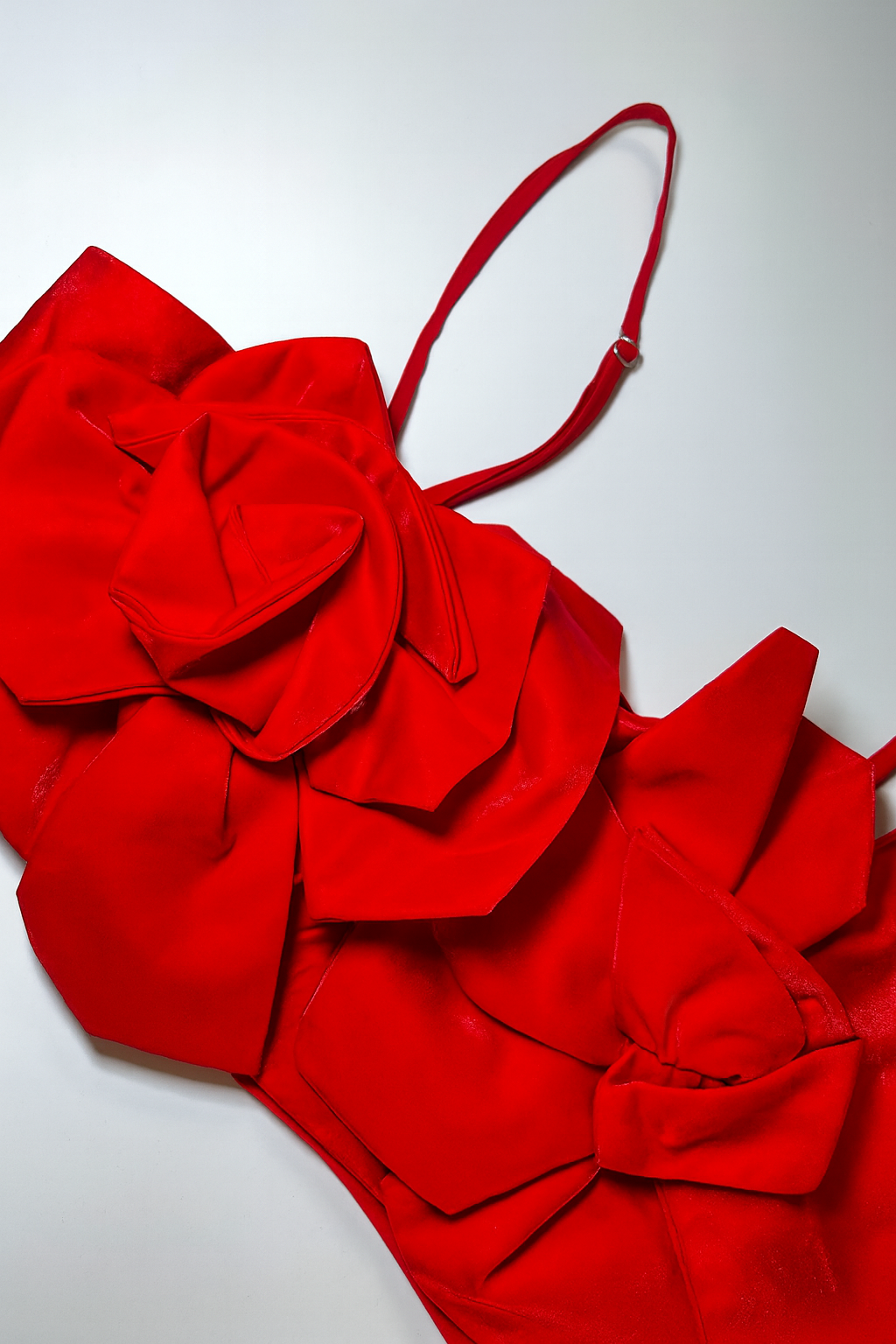 Top rojo con aplicaciones de rosas en relieve - Size S_1