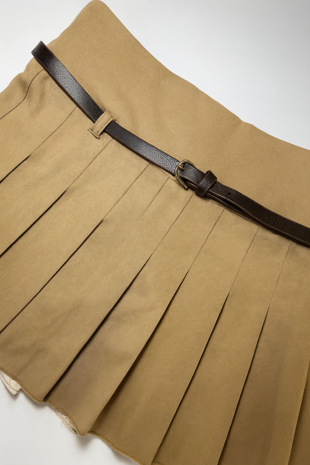 Falda corta plisada color camel con cinturón - Size M_1