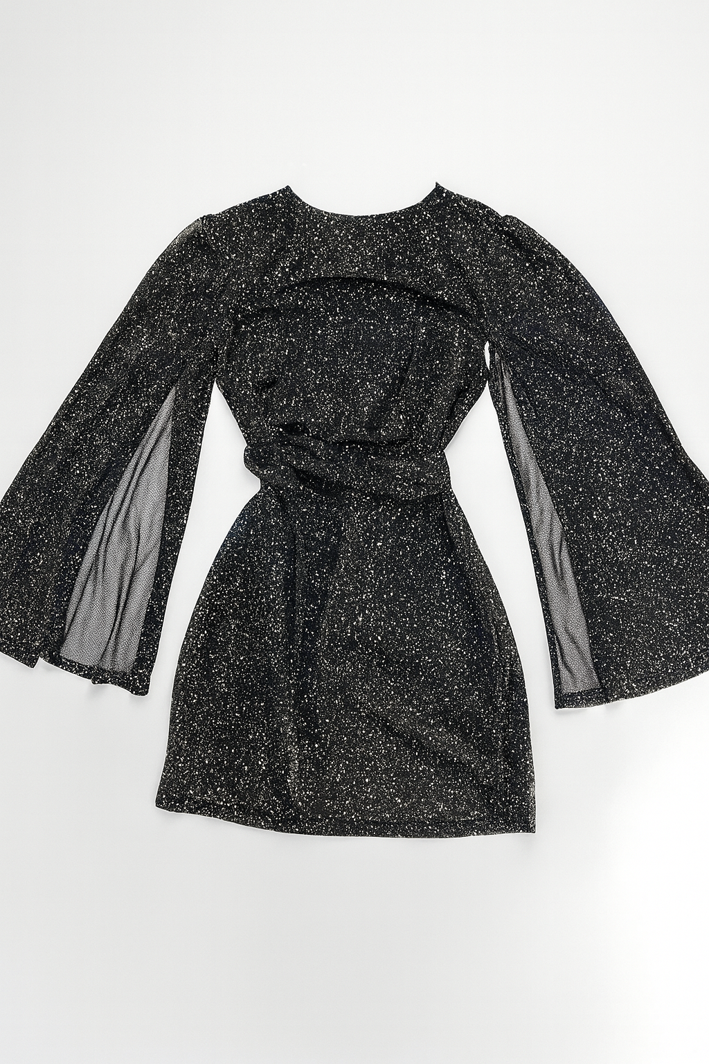Vestido Negro Brillante de Mangas Amplias - Size M