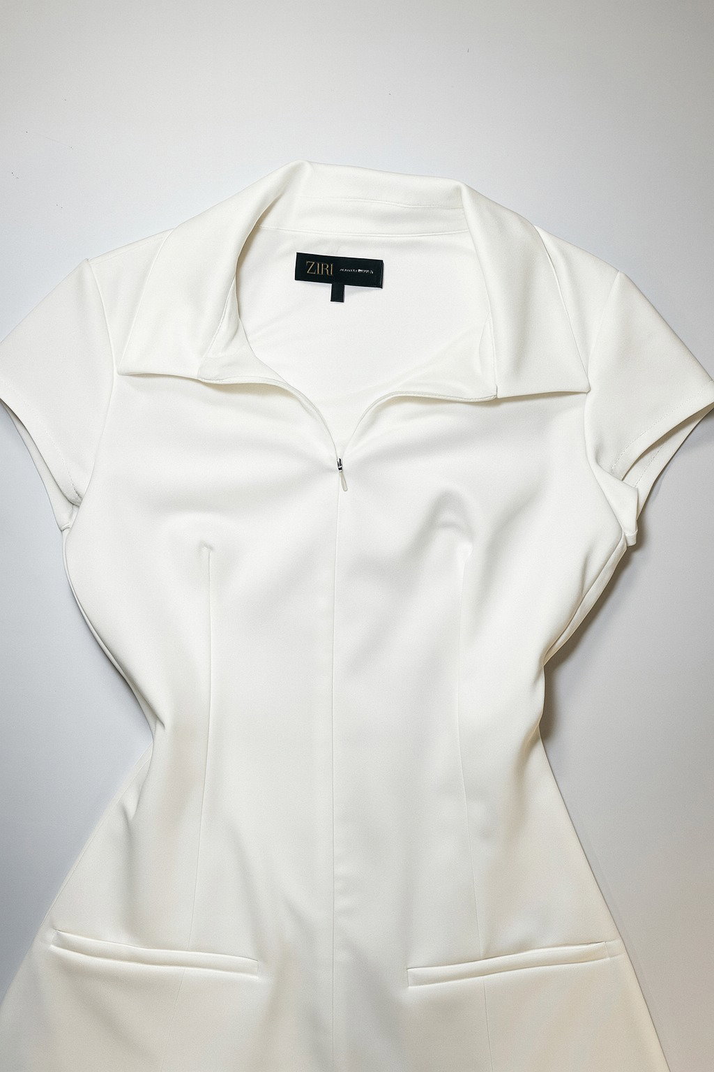 Vestido polo blanco con cierre frontal - Size  M_1