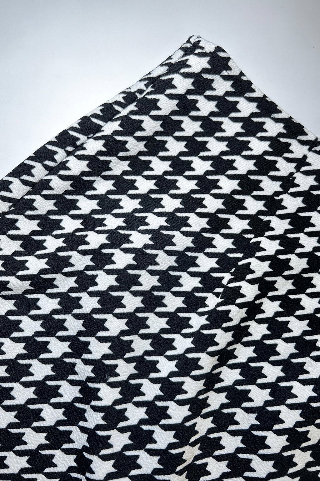 Falda corta estampado pata de gallo blanco y negro - Size M_1