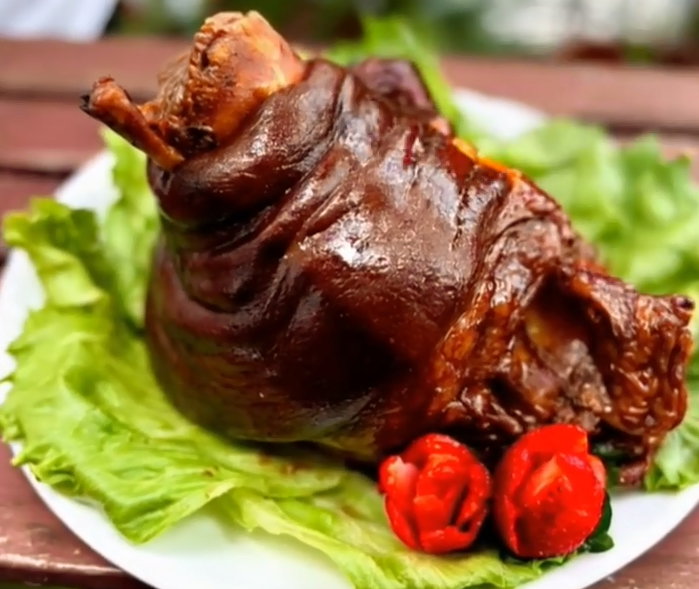 卤元蹄 Braised Pork Hoof