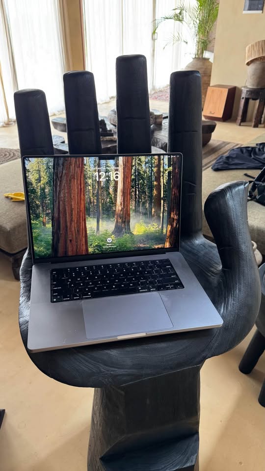 MacBook Pro 16-inch M2 Max 2023 32gb SSD 1TB 2023 - Powerhouse Machine, All-Day Battery_0