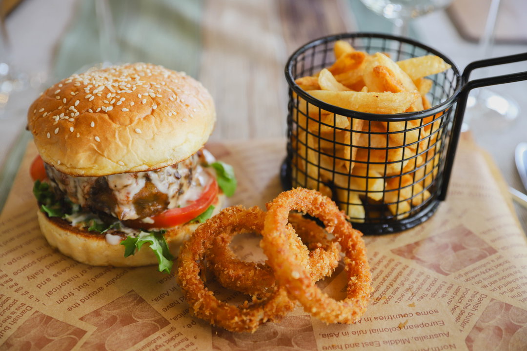 Bacon, Avo & Cheese Burger
