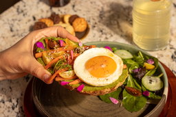 Toast Hummus de Cilantro