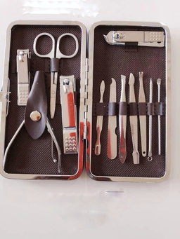 Kit complet de manucure et pédicure en acier inoxydable – 12 pièces ARTICLE N°: BCB_0013
