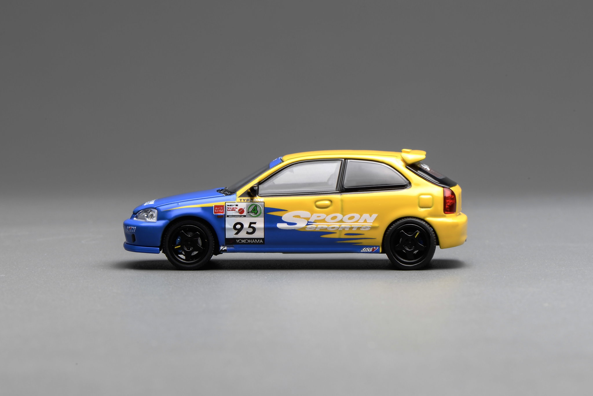 MOTOR HELIX MODEL 1/64 HONDA CIVIC TYPE-R (EK9) - CUSTOMIZED VERSION SPOON_2
