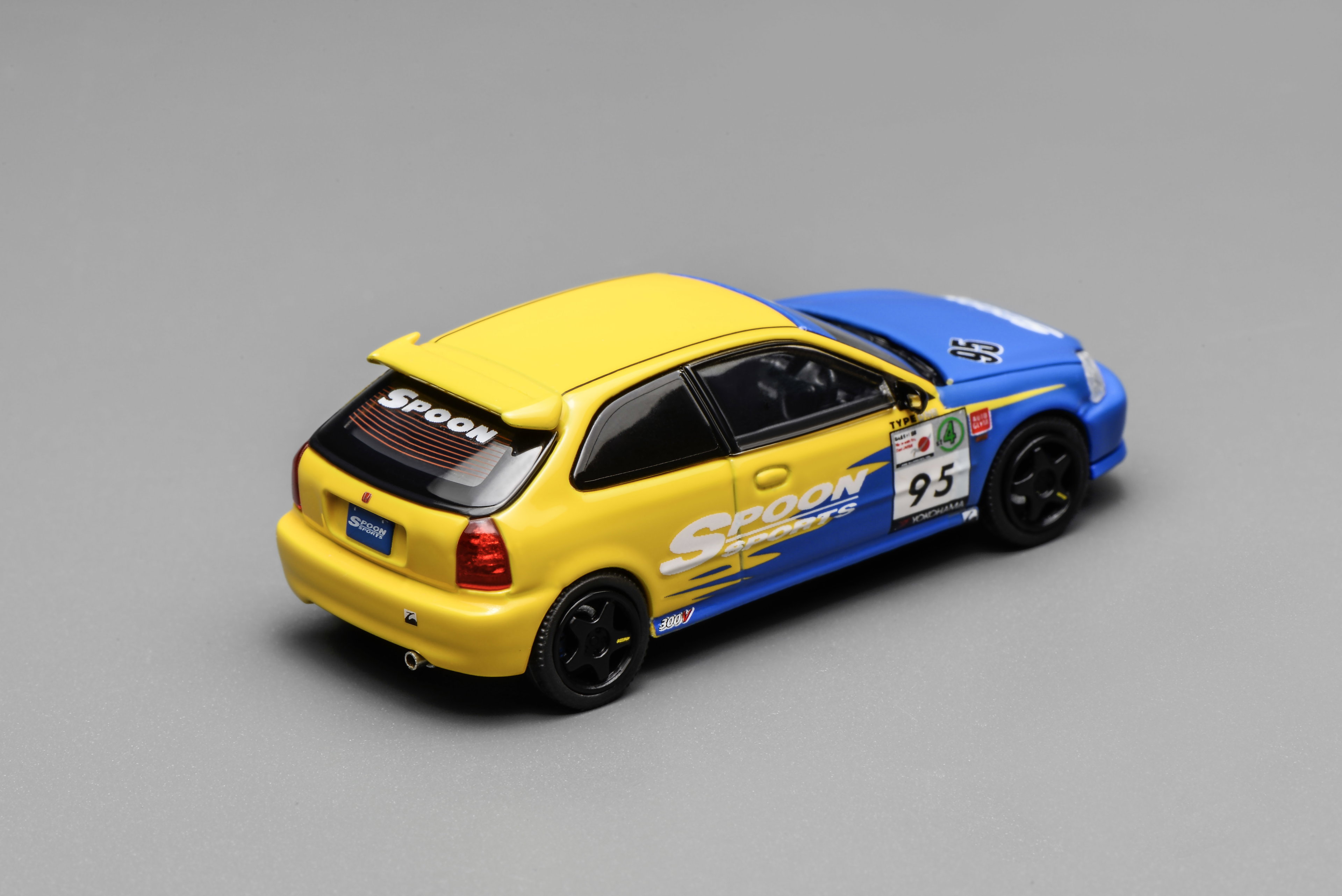 MOTOR HELIX MODEL 1/64 HONDA CIVIC TYPE-R (EK9) - CUSTOMIZED VERSION SPOON_9