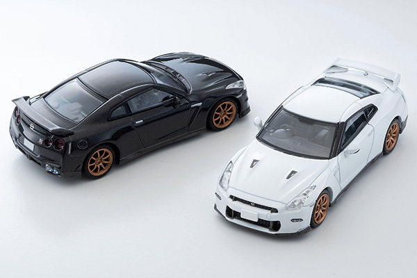 TLVN MODEL 1/64 NISSAN GT-R PREMIUM EDITION T-SPEC 2024