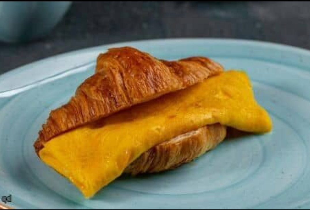 Croissant Omelette