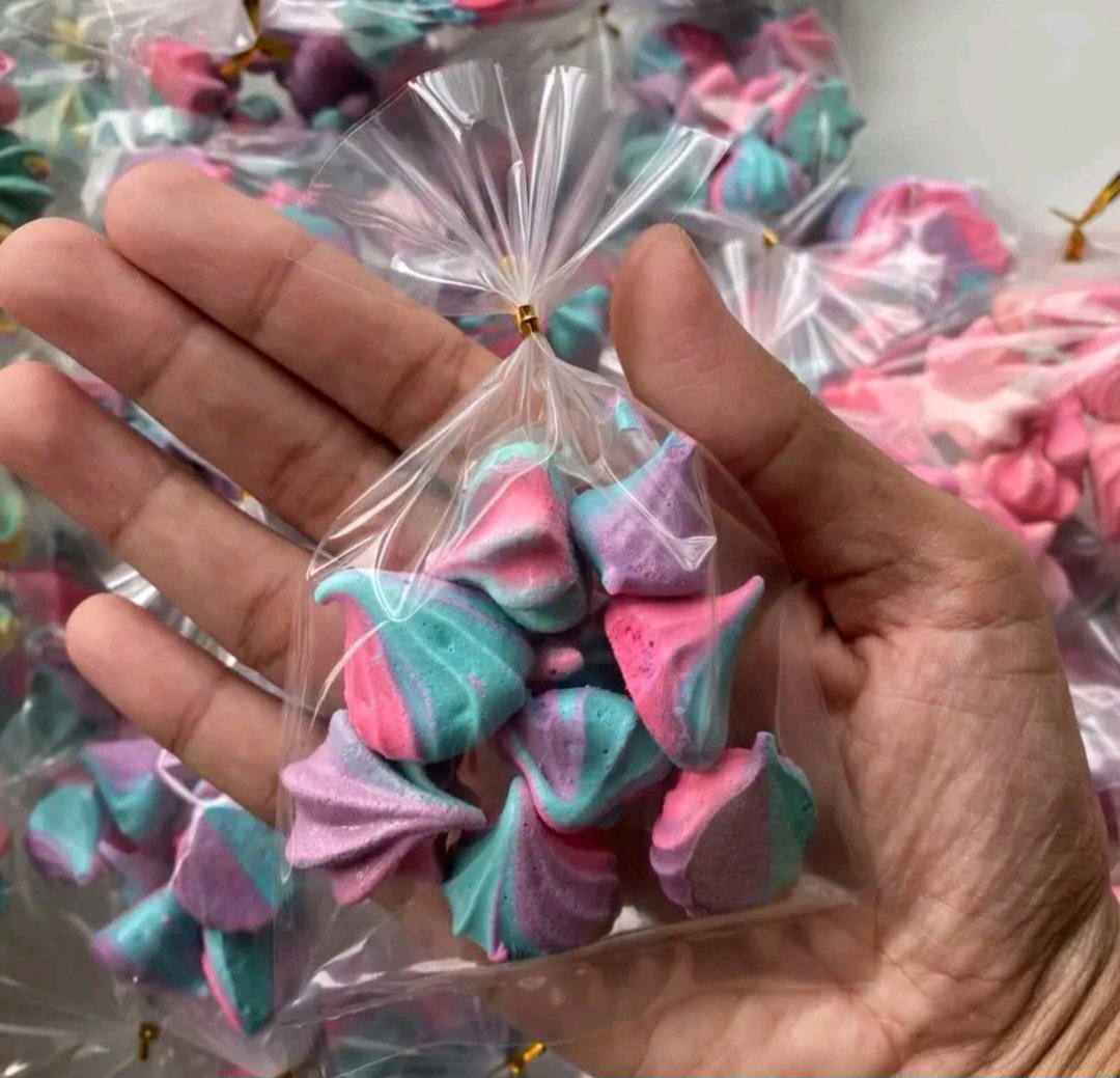 Meringue Kisses 7-8PC