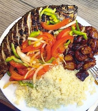 Poisson braisé Atiéké et aloko _0