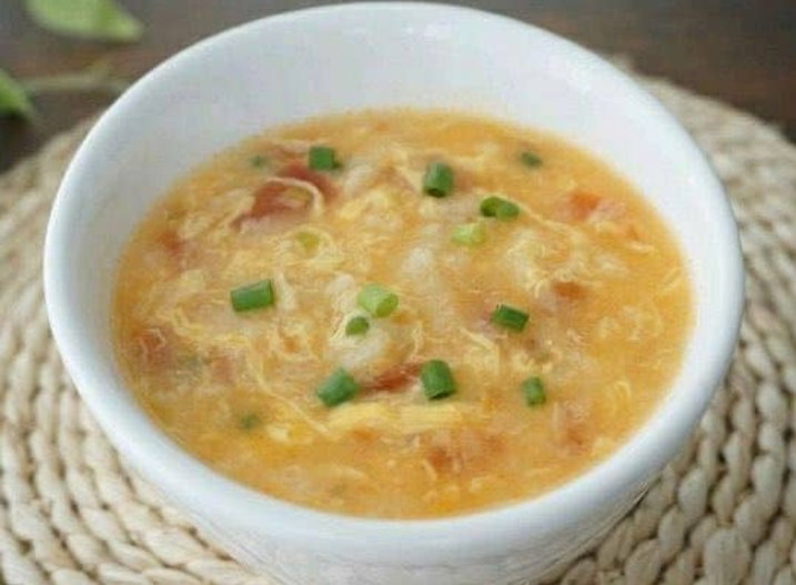 Soupe aux tomates et aux oeufs _0