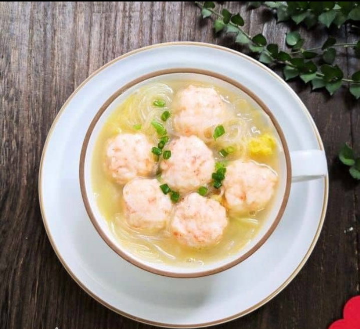 Soupe au vermicelle et aux boules de crevette _0