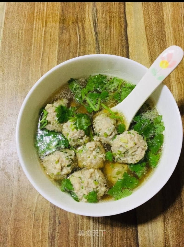 Soupe de boulettes de porc et persil