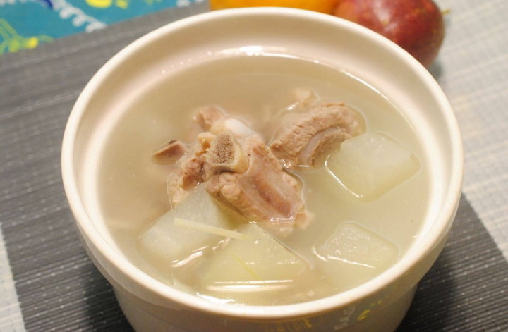 Soupe au cotes de porc et melon