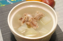 Soupe au cotes de porc et melon 