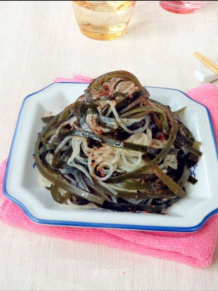 Salade de varech et vermicelles