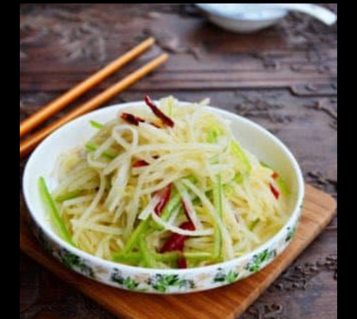 Salade de pomme de terre râpée