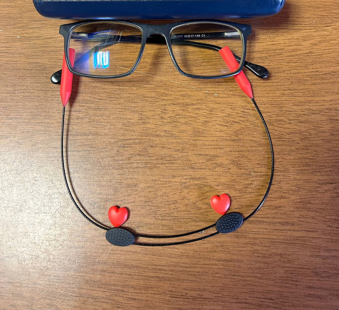 1 Rubber Cord + 1 Pair Heart Hook